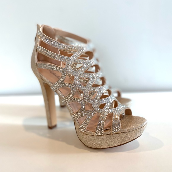 Fabulicious Shoes - Nude platform heels with silver rhinestones size 8 NWT Fabulicious